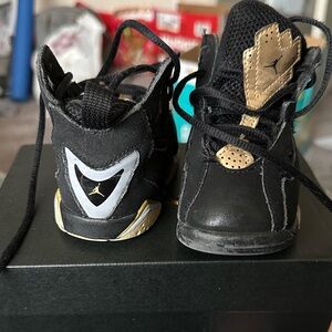 Jordan Kids Black and Gold Sneakers
